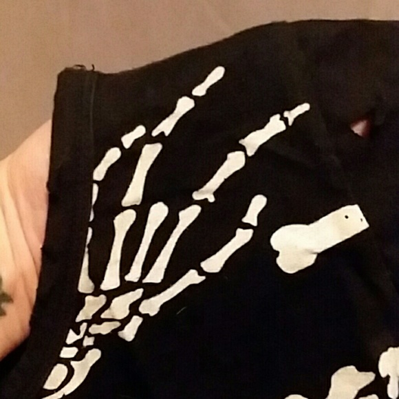 Skeleton arms and hands tee *relist* - Picture 2 of 3